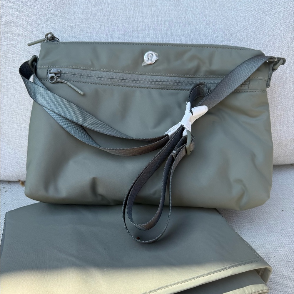 Lululemon New Parent Backpack 17L - Picture 6 of 6